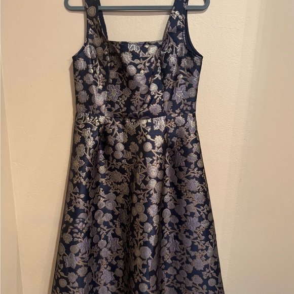 Francesca's Collections Navy and Gold Floral Brocade Midi Dress - Picture 3 of 6
